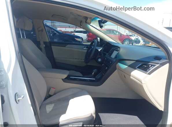 5NPE24AF2GH312425 2016 HYUNDAI SONATA White Widok wnętrza z przodu