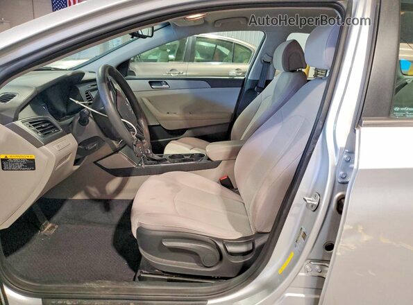 5NPE24AF2GH319536 2016 HYUNDAI SONATA Серебряный Вид салона спереди