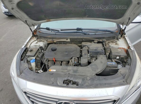 5NPE24AF2HH441511 2017 HYUNDAI SONATA Silver Вид задньої частини салону