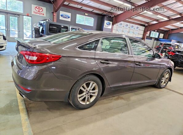 5NPE24AF2HH449303 2017 HYUNDAI SONATA Gray Вид салону спереду