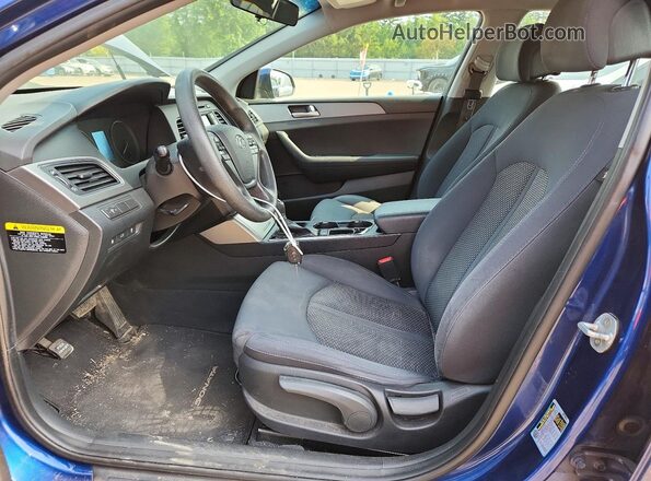 5NPE24AF2HH524002 2017 HYUNDAI SONATA Blue Widok wnętrza z przodu
