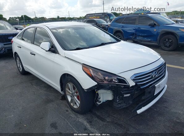 5NPE24AF2HH544511 2017 HYUNDAI SONATA Белый Вид спереди