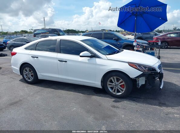 5NPE24AF2HH544511 2017 HYUNDAI SONATA Белый Вид задней части салона
