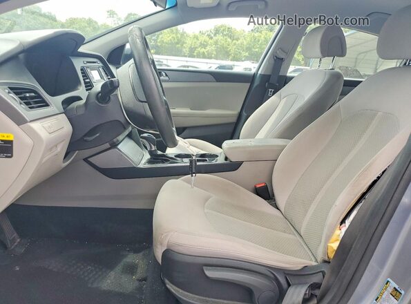 5NPE24AF2HH589206 2017 HYUNDAI SONATA Silver Սալոնի դիմացի տեսք