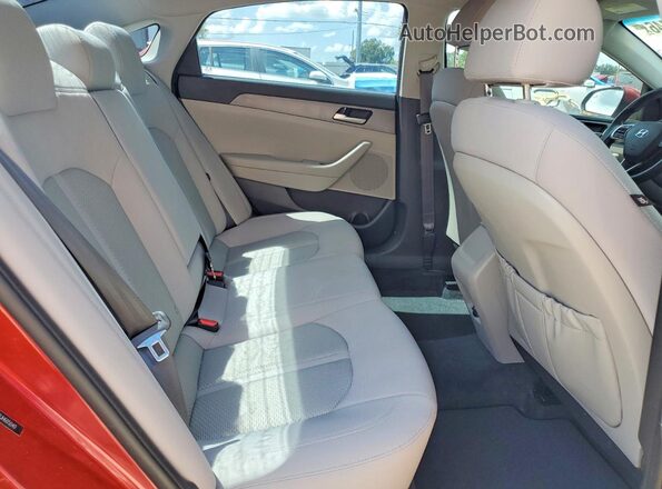 5NPE24AF2JH605040 2018 HYUNDAI SONATA Red Vista de los asientos traseros