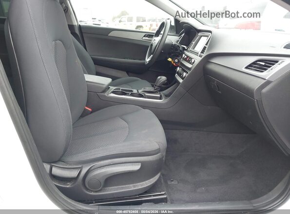 5NPE24AF2KH814912 2019 HYUNDAI SONATA Белый Вид салона спереди