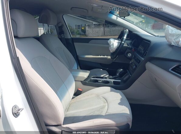 5NPE24AF3GH400206 2016 HYUNDAI SONATA White Widok wnętrza z przodu