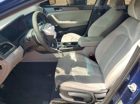 5NPE24AF3HH438634 2017 HYUNDAI SONATA Синий Вид салона спереди