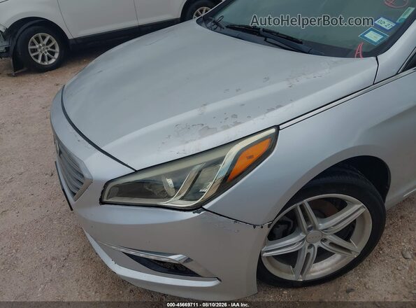 5NPE24AF3HH473657 2017 HYUNDAI SONATA Серебряный Вид спереди