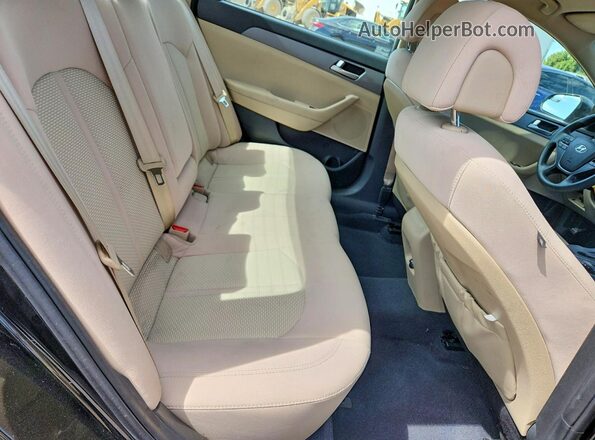 5NPE24AF3HH563570 2017 HYUNDAI SONATA Black Widok tylnych siedzeń