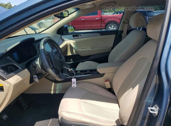 5NPE24AF3HH594835 2017 HYUNDAI SONATA Blue Вид салону спереду