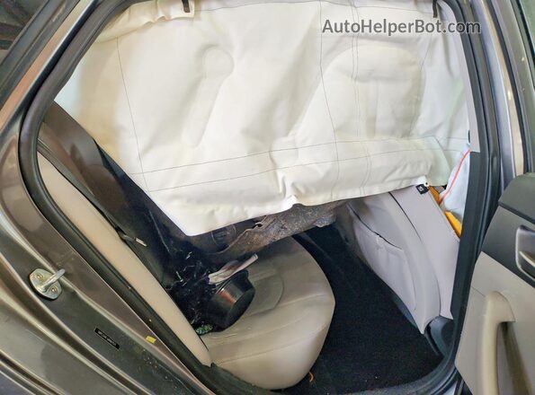 5NPE24AF3JH687571 2018 HYUNDAI SONATA Gray Widok tylnych siedzeń
