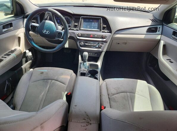 5NPE24AF3JH701193 2018 HYUNDAI SONATA Серебряный Вид панели приборов