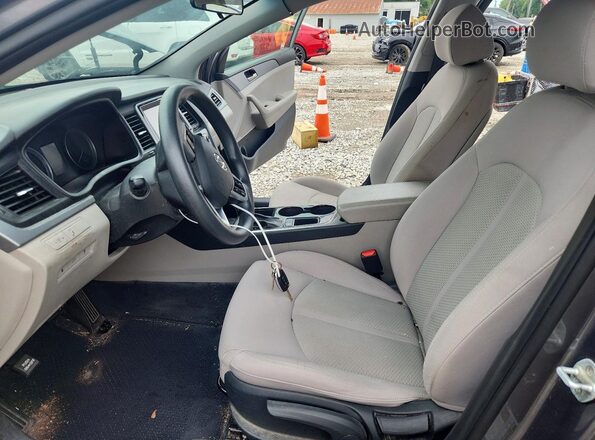 5NPE24AF3JH723968 2018 HYUNDAI SONATA Gray Вид салону спереду
