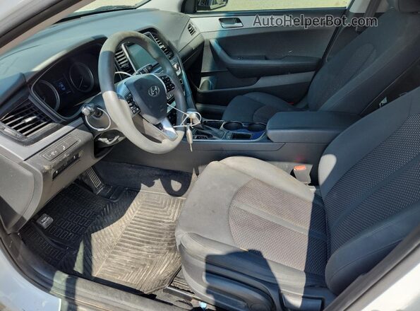 5NPE24AF3KH751724 2019 HYUNDAI SONATA White წინა სალონის ხედი