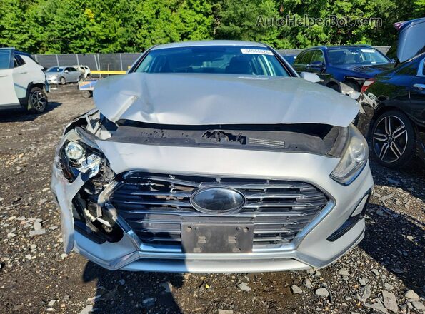 5NPE24AF3KH766885 2019 HYUNDAI SONATA Серебряный Вид спереди