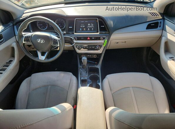 5NPE24AF3KH766885 2019 HYUNDAI SONATA Серебряный Вид панели приборов