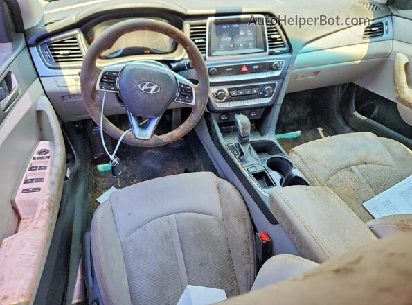 5NPE24AF3KH819424 2019 HYUNDAI SONATA Silver Widok deski rozdzielczej