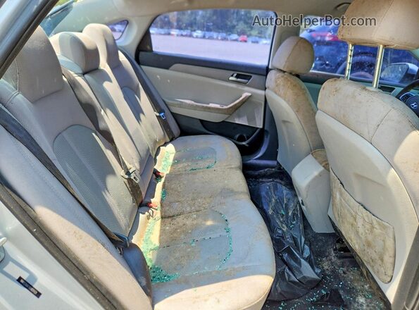 5NPE24AF3KH819424 2019 HYUNDAI SONATA Silver Widok tylnych siedzeń