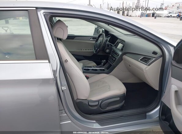 5NPE24AF4GH265236 2016 HYUNDAI SONATA Silver Widok wnętrza z przodu