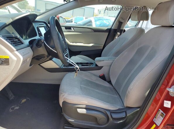 5NPE24AF4GH346253 2016 HYUNDAI SONATA Red Widok wnętrza z przodu