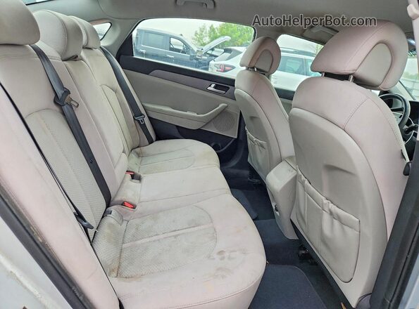 5NPE24AF4GH360878 2016 HYUNDAI SONATA Silver Widok tylnych siedzeń