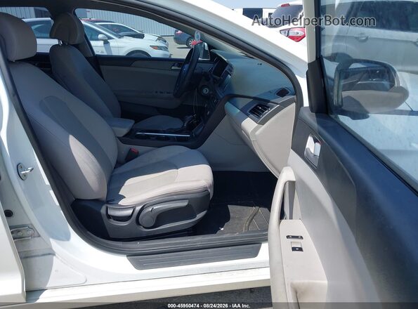 5NPE24AF4GH366373 2016 HYUNDAI SONATA White Вид салону спереду
