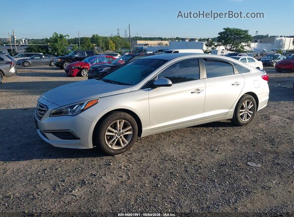 5NPE24AF4HH445317 2017 HYUNDAI SONATA Silver Vista tres cuartos delantera izquierda