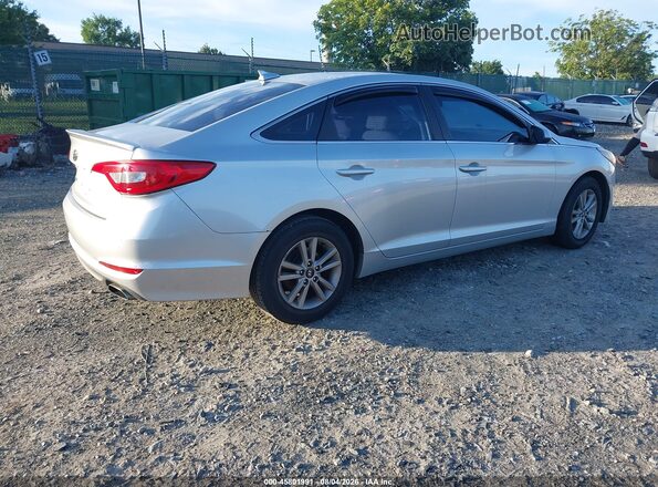 5NPE24AF4HH445317 2017 HYUNDAI SONATA Silver Trasero derecho