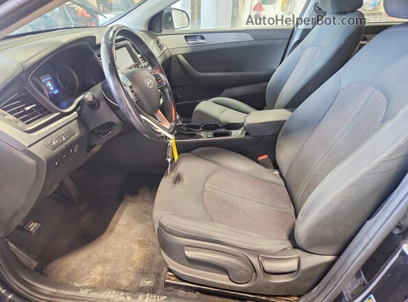 5NPE24AF4JH625757 2018 HYUNDAI SONATA Черный Вид салона спереди