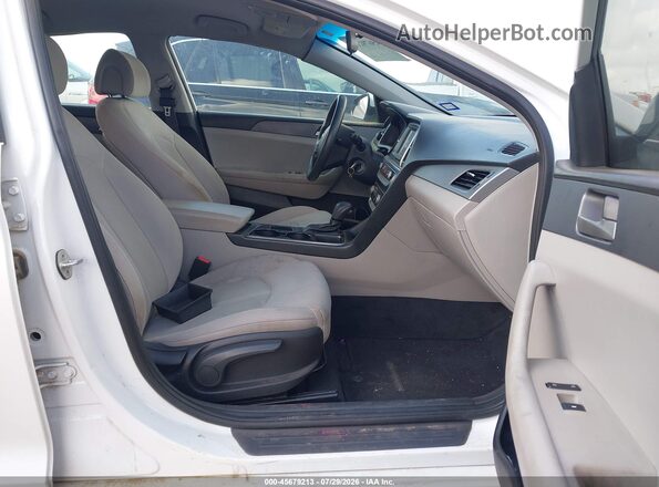 5NPE24AF4JH658371 2018 HYUNDAI SONATA Белый Вид салона спереди