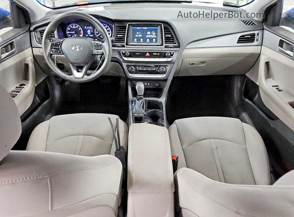 5NPE24AF4JH675767 2018 HYUNDAI SONATA Синий Вид панели приборов