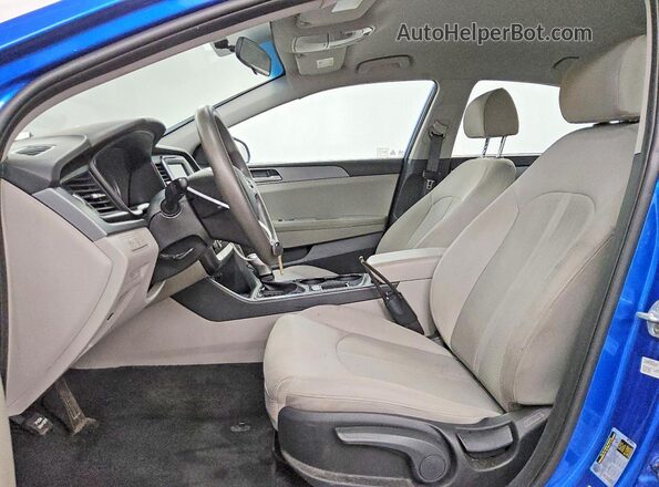 5NPE24AF4JH675767 2018 HYUNDAI SONATA Синий Вид салона спереди