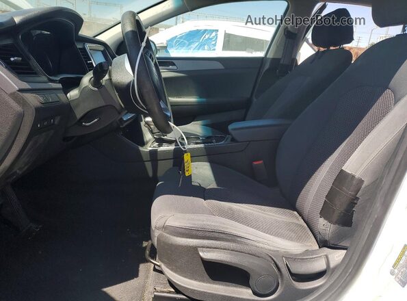 5NPE24AF4KH730090 2019 HYUNDAI SONATA Белый Вид салона спереди