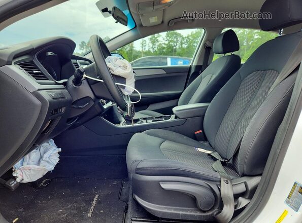 5NPE24AF4KH746306 2019 HYUNDAI SONATA White Вид салону спереду