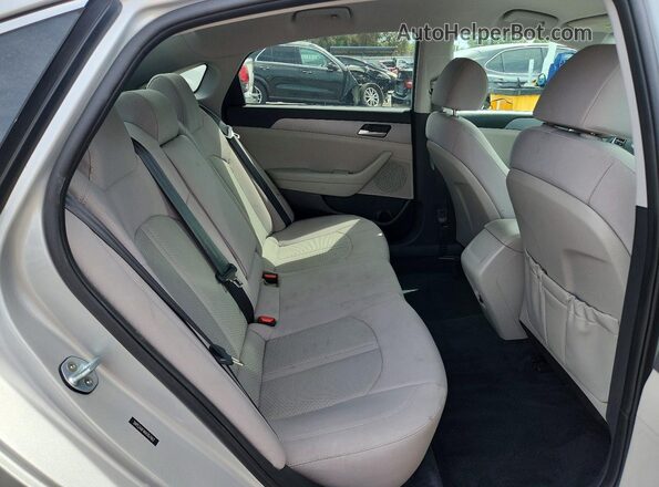 5NPE24AF4KH767463 2019 HYUNDAI SONATA Silver Вид задніх сидінь
