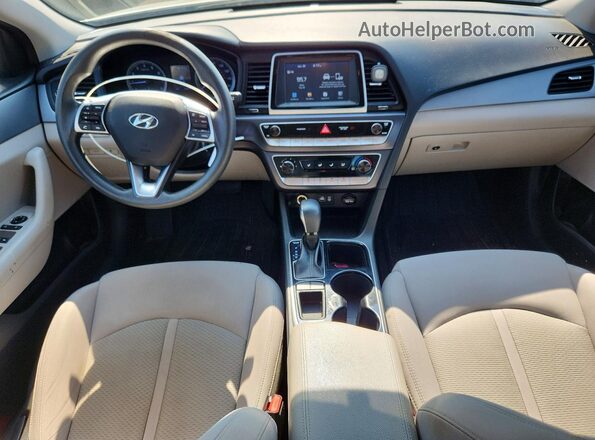 5NPE24AF4KH817052 2019 HYUNDAI SONATA Silver Widok deski rozdzielczej