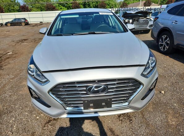 5NPE24AF4KH817052 2019 HYUNDAI SONATA Silver Widok z przodu