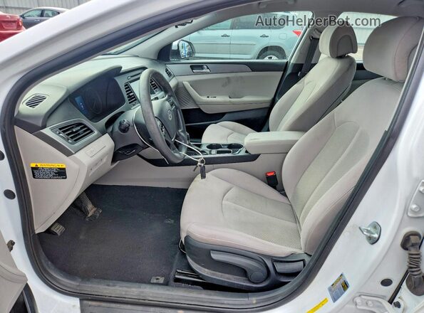 5NPE24AF5GH368066 2016 HYUNDAI SONATA White Вид салону спереду
