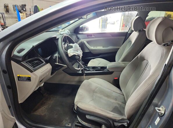 5NPE24AF5HH460733 2017 HYUNDAI SONATA Silver Front interior view