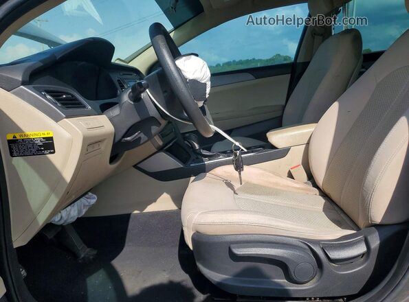 5NPE24AF5HH463356 2017 HYUNDAI SONATA Gray Widok wnętrza z przodu