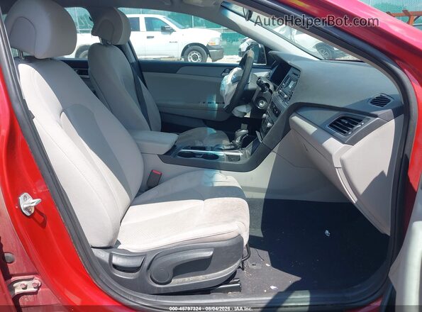 5NPE24AF5HH475135 2017 HYUNDAI SONATA Red წინა სალონის ხედი