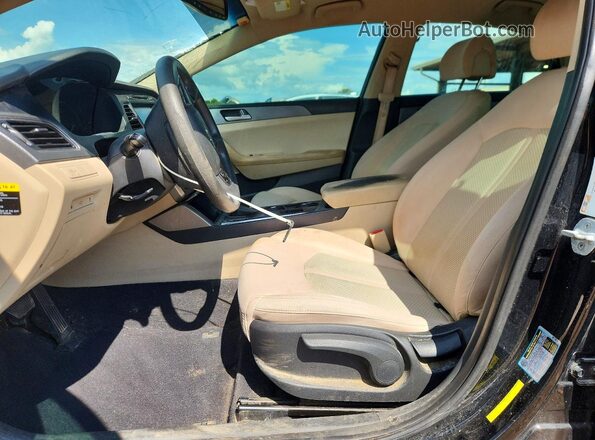 5NPE24AF5HH476950 2017 HYUNDAI SONATA Black Front interior view