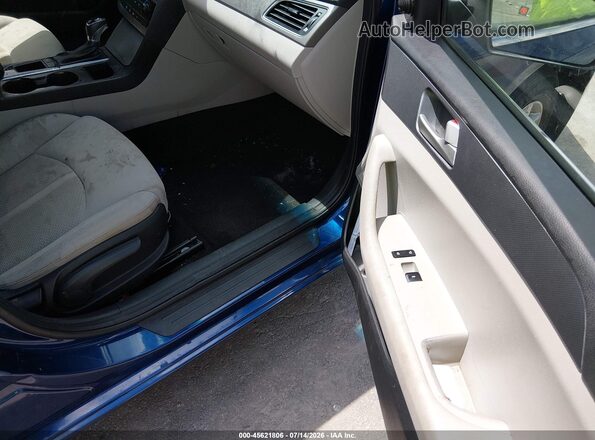 5NPE24AF5HH491321 2017 HYUNDAI SONATA Blue Widok wnętrza z przodu