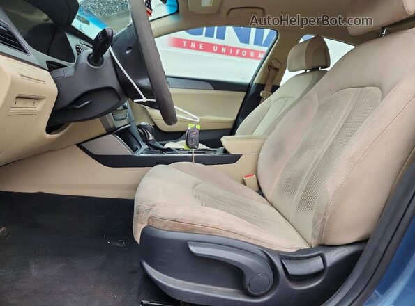 5NPE24AF5HH528190 2017 HYUNDAI SONATA Синий Вид салона спереди