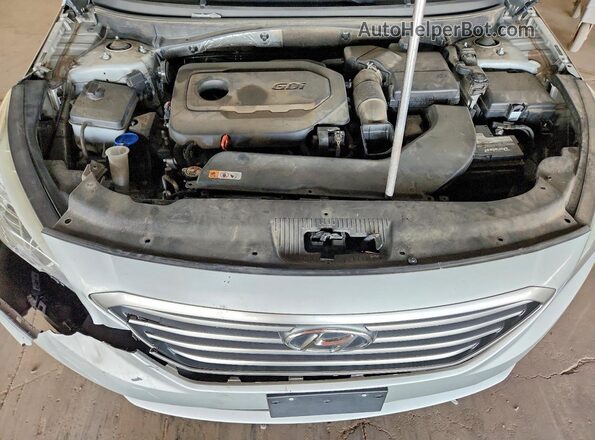 5NPE24AF5HH528366 2017 HYUNDAI SONATA Silver Вид задньої частини салону