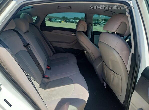 5NPE24AF5HH548102 2017 HYUNDAI SONATA White Vista de los asientos traseros