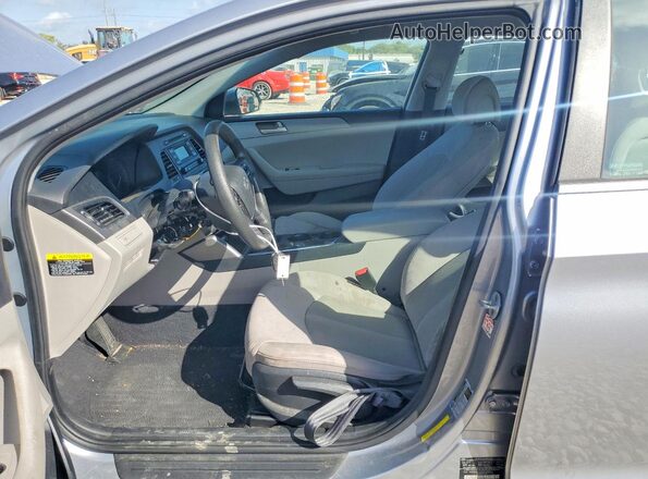 5NPE24AF5HH579026 2017 HYUNDAI SONATA Silver Vista interior delantera