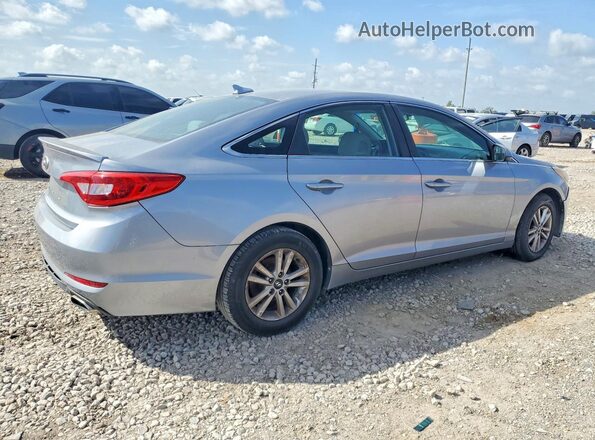 5NPE24AF5HH579026 2017 HYUNDAI SONATA Silver Trasero derecho