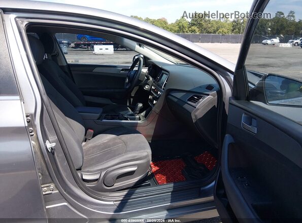 5NPE24AF5JH669475 2018 HYUNDAI SONATA Gray Widok wnętrza z przodu